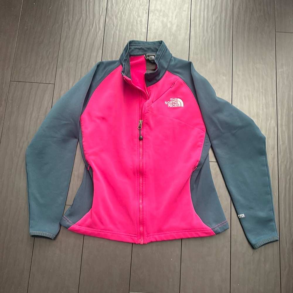 The North Face Women’s TKA Stretch pink & gray zipper jacket with 3 pockets EUC